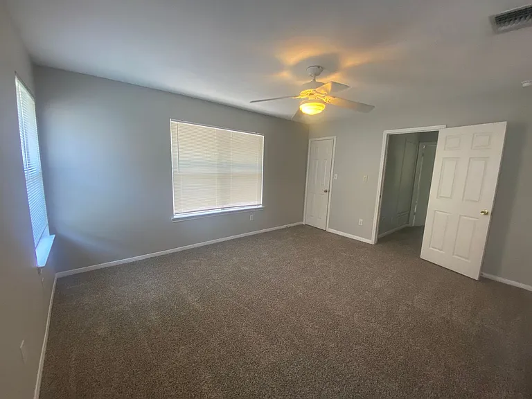 11915 Sky West Dr — Photo 6