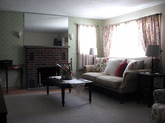 2nd image of 44 Helen St