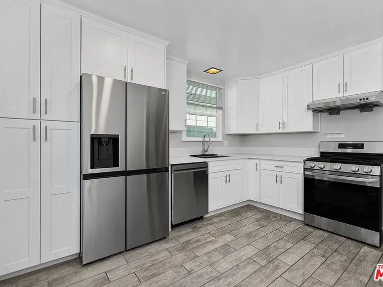 1019 Amherst Ave — Photo 11