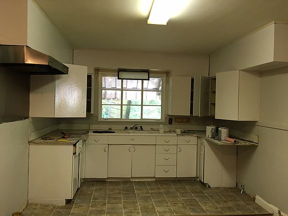 4th image of 953 Woody Dr