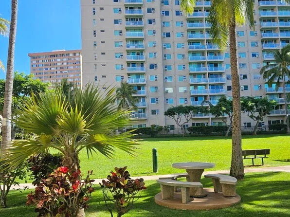 3009 Ala Makahala Pl APT 808, Honolulu, HI 96818