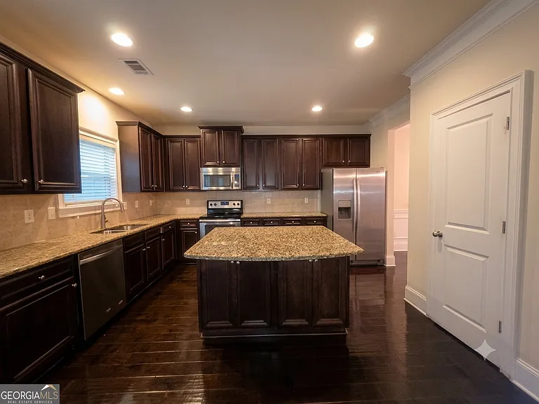 165 Regency Pl — Photo 7