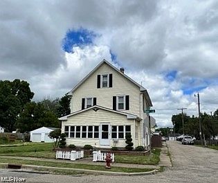1st image of 377 Ray Ave NE