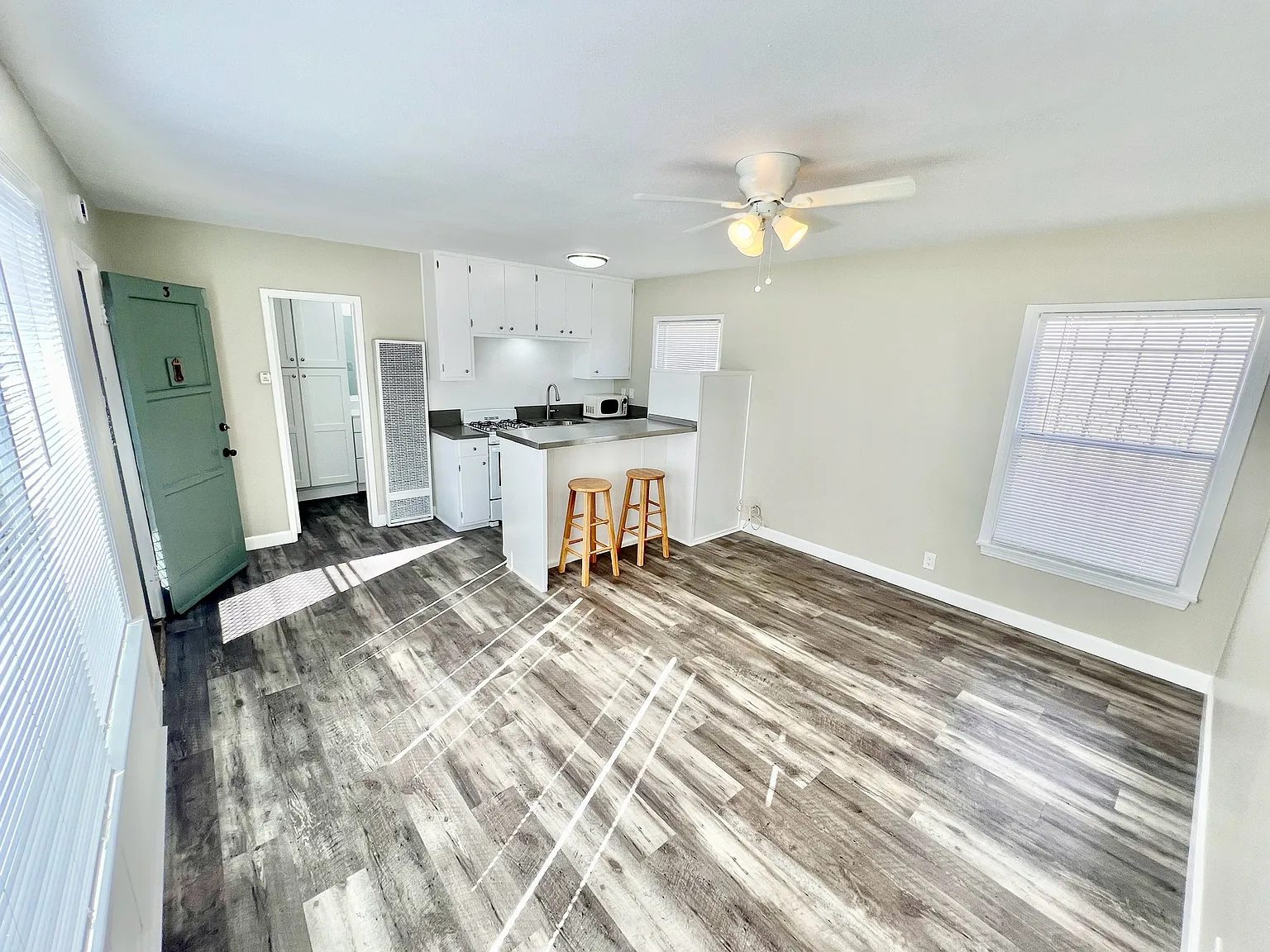 Studio, 400 sqft, $1,750 — Photo 4