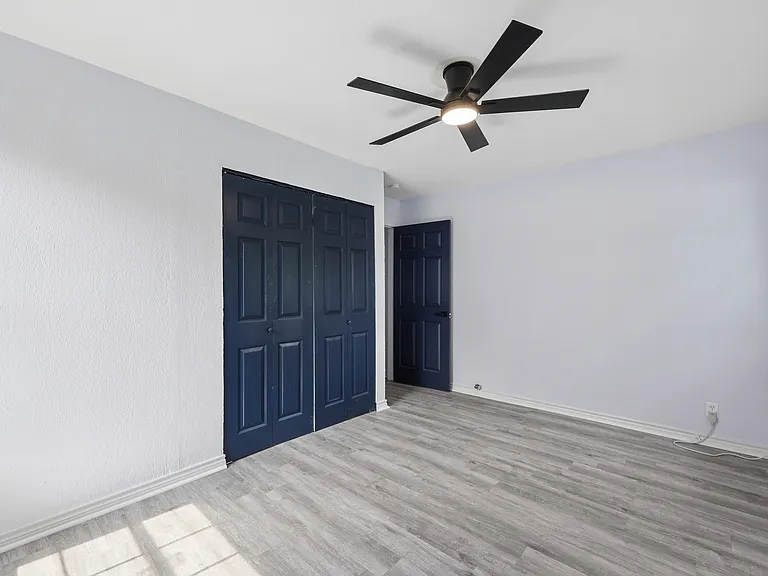 821 Travis St — Photo 25
