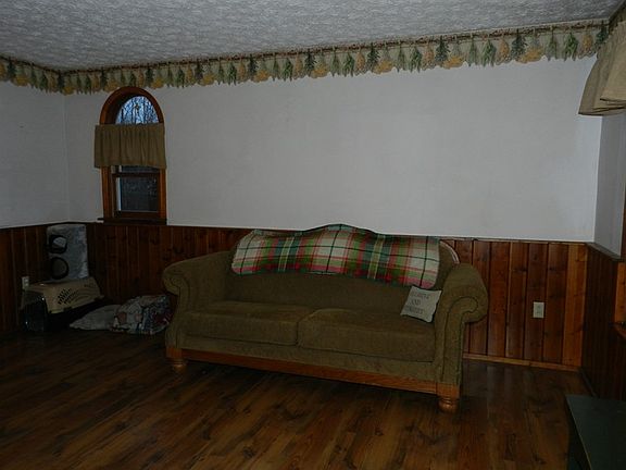 5th image of 11 Vosburg St
