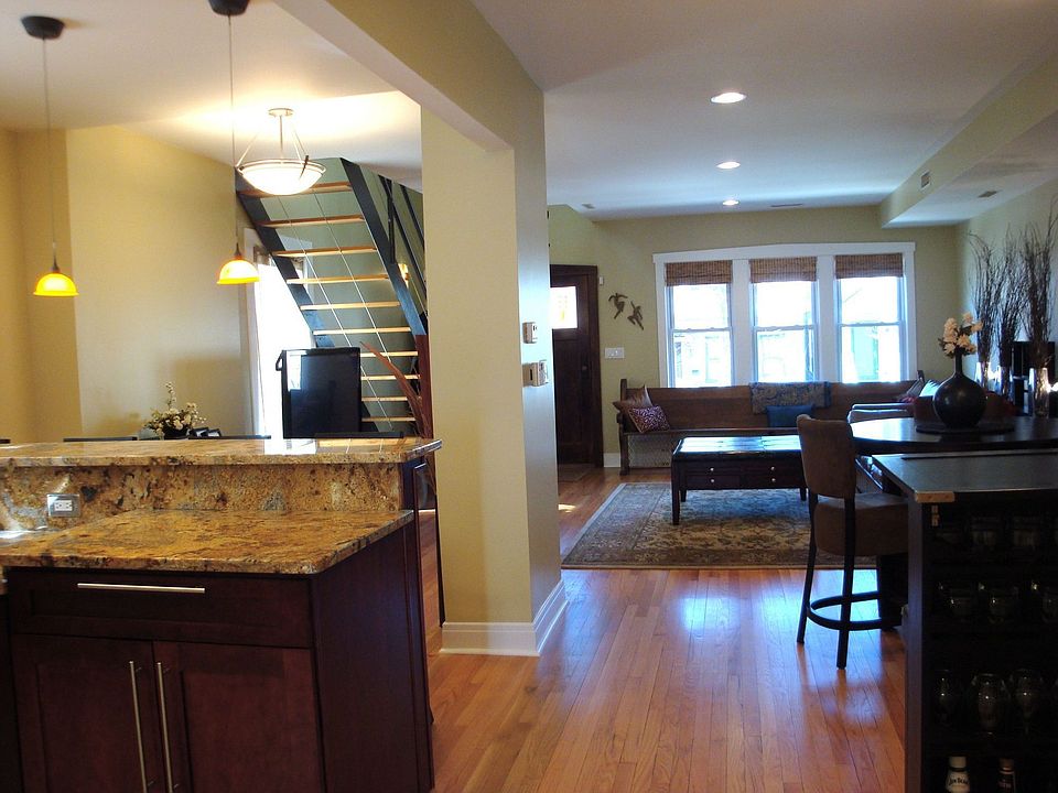 1st image of 2035 W Dickens Ave