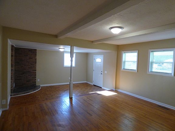 5th image of 901 Barn St