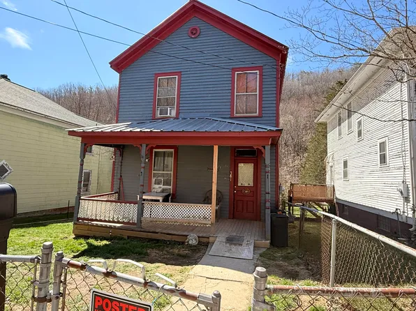 581 Roxbury St, Clifton Forge, VA 24422