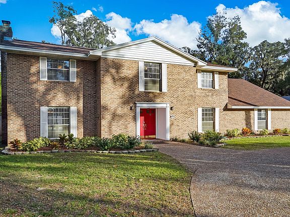 3rd image of 2351 Egremont Dr
