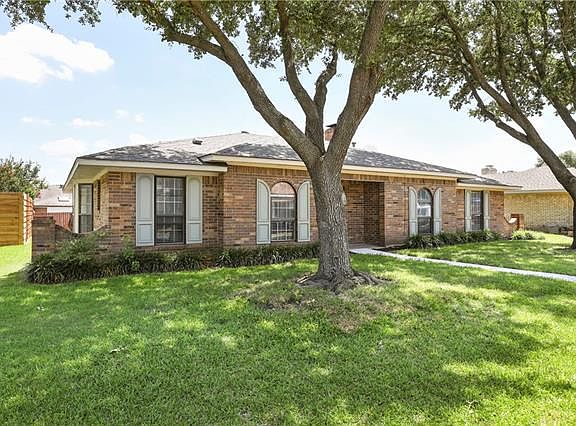 3rd image of 4614 Burdock Dr