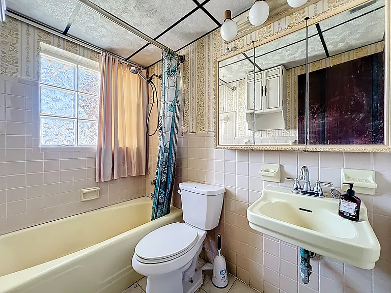122 Eden Ave — Photo 14