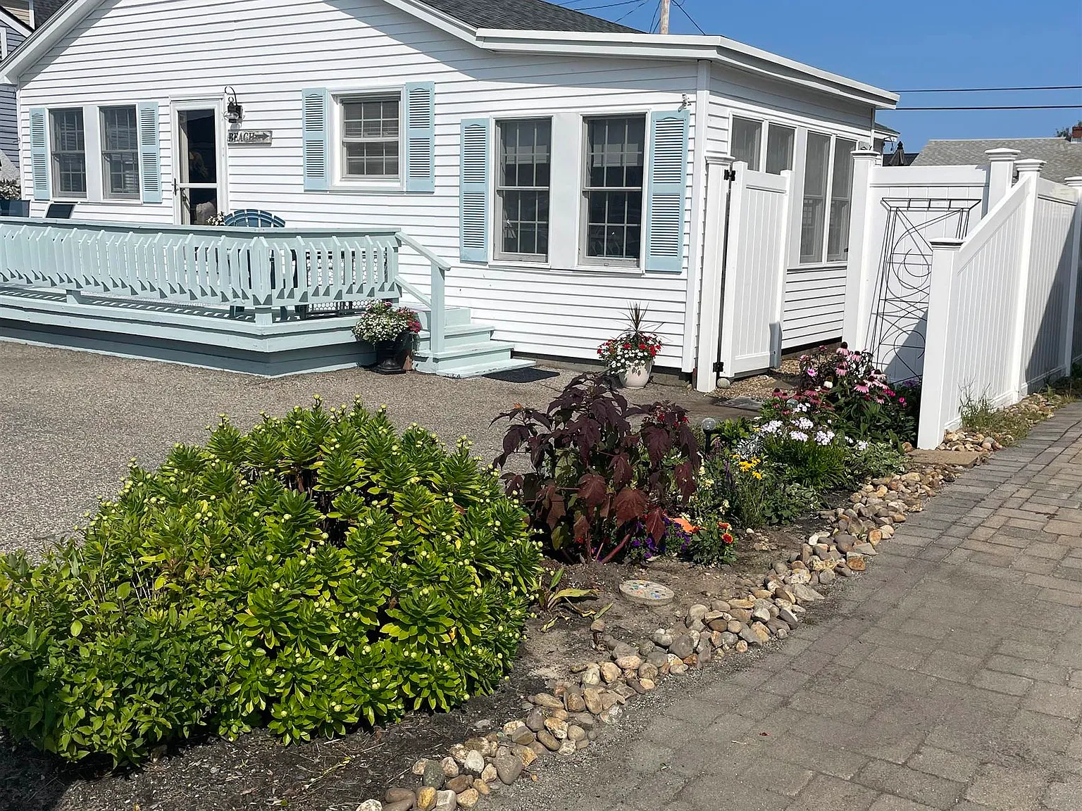 3 bed, 1.0 bath, 1186 sqft, $2,600 — Photo 4