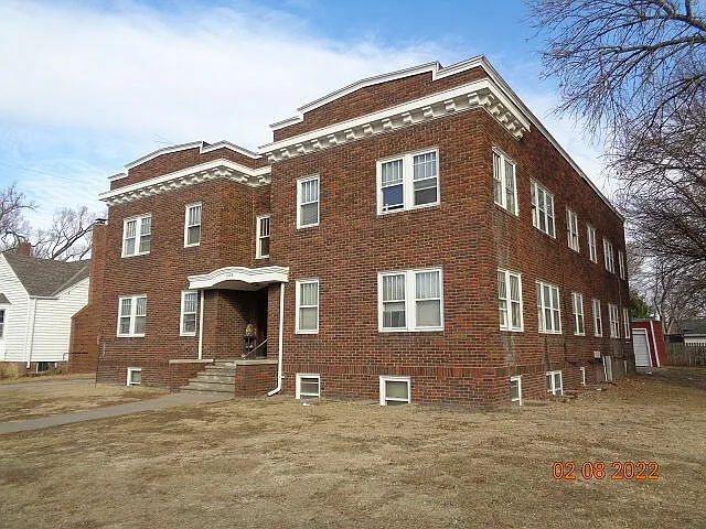 322 W 10th St — Photo 1