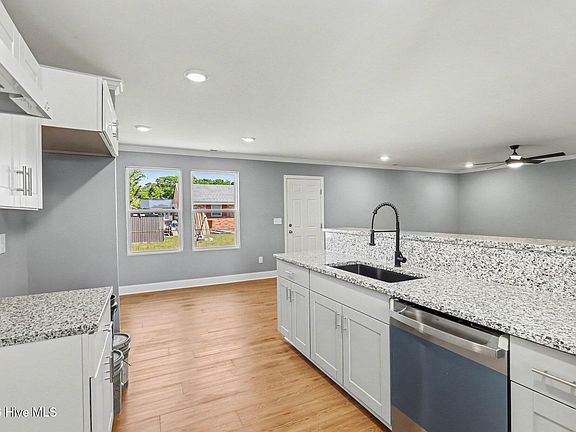 5th image of 501 Wilson Street