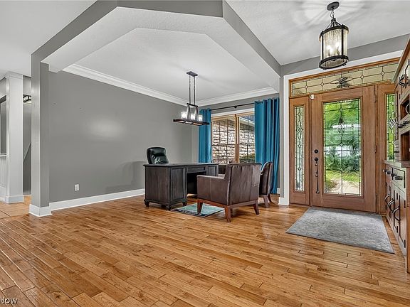 5th image of 1029 Baird Ave SE