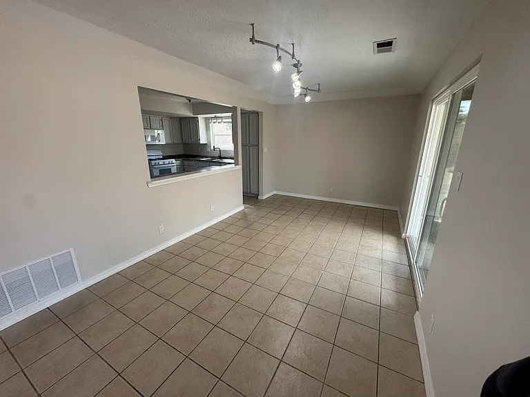4765 Limestone Dr NE — Photo 8