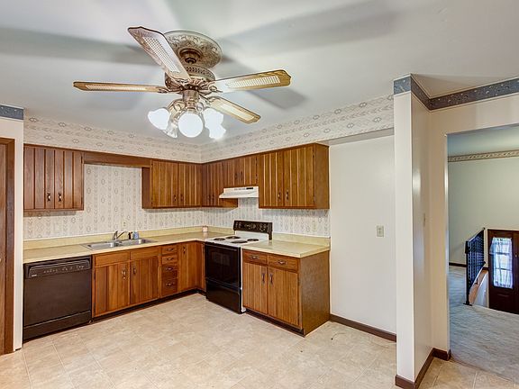 2nd image of 5912 Whitethorne Dr