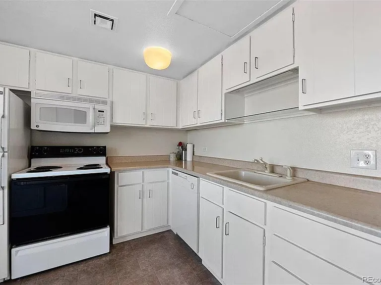1888 S Jackson St #401 — Photo 6