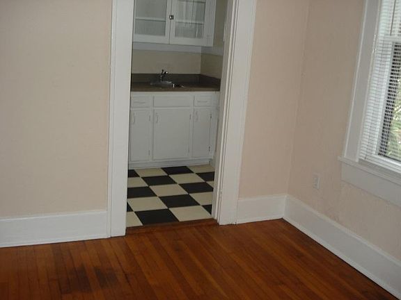 4th image of 1505 S De Soto Ave