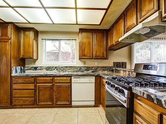 KITCHEN WITH LUMINOUS CEILINGS