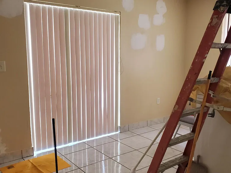 reparado y pintado , living room
