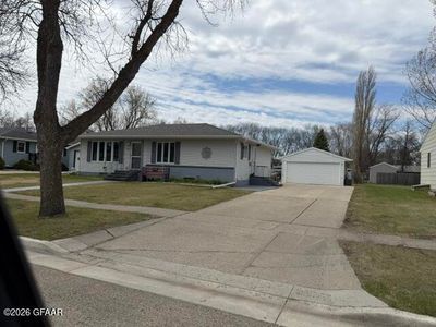 1427 Lawler Ave, Grafton, ND, 58237