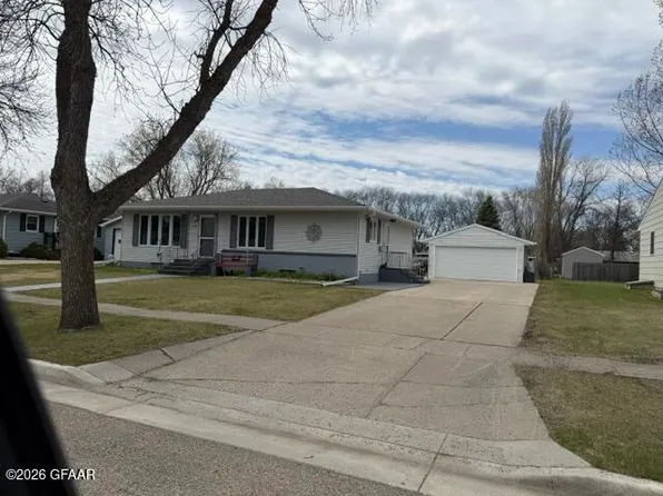 1427 Lawler Ave, Grafton, ND 58237