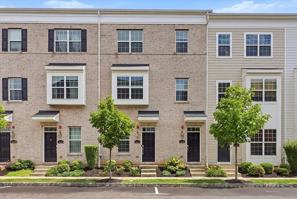 2 bed, 2.5 bath, 1416 sqft, $2,800 — Photo 1