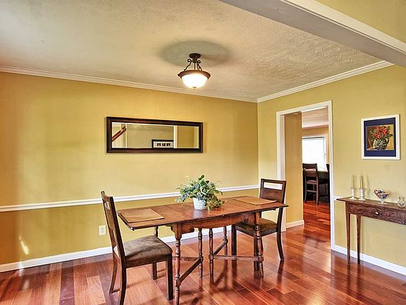 4th image of 7688 Hermitage Ct