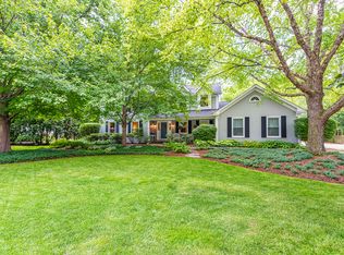 2S335 Arrowhead Dr, Wheaton, IL 60189