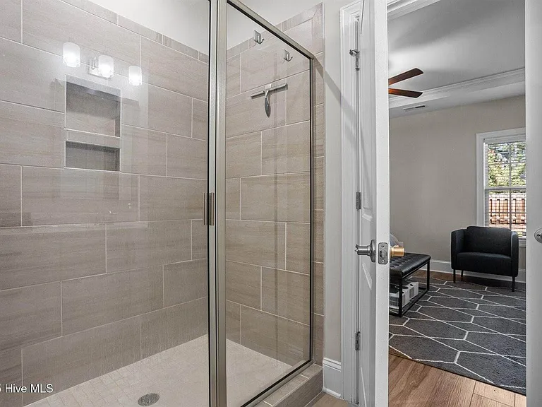 127 Lark Dr — Photo 12