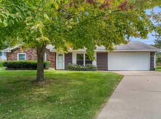 5562 Northwood Ct, Dubuque, IA 52002
