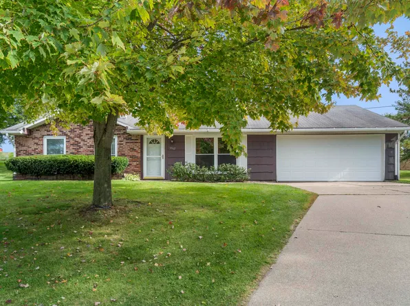 5562 Northwood Ct, Dubuque, IA 52002