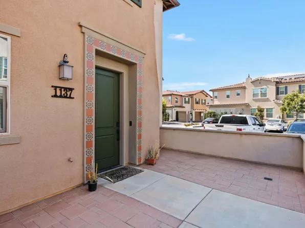 1137 Delpy View Pt, Vista, CA 92084