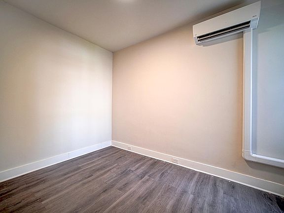 3rd image of 1233 W Huntingdon St #0