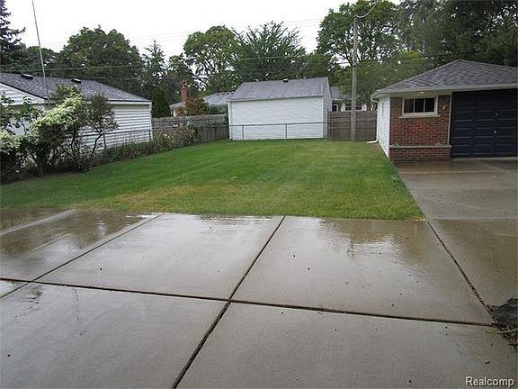 4th image of 1785 Bowers St