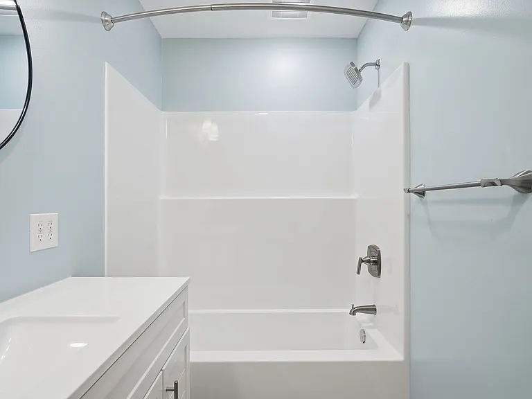 720 Hurd Ave — Photo 6