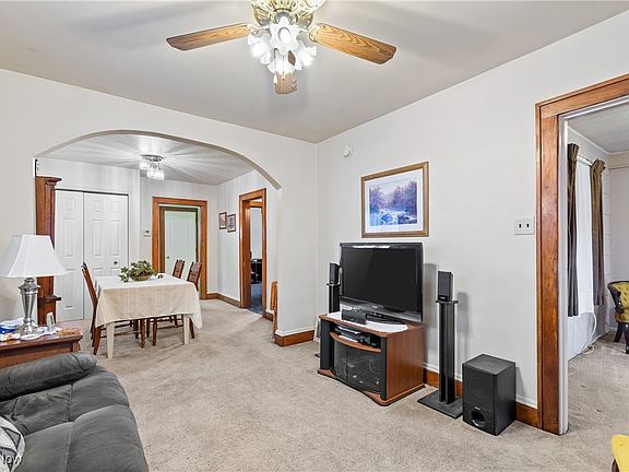 5th image of 718 Albemarle Ave