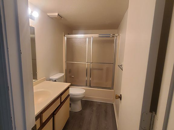 5th image of 120 NW Vesper St Unit E
