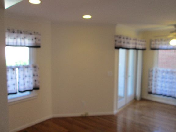 3rd image of 129 Windstone Dr