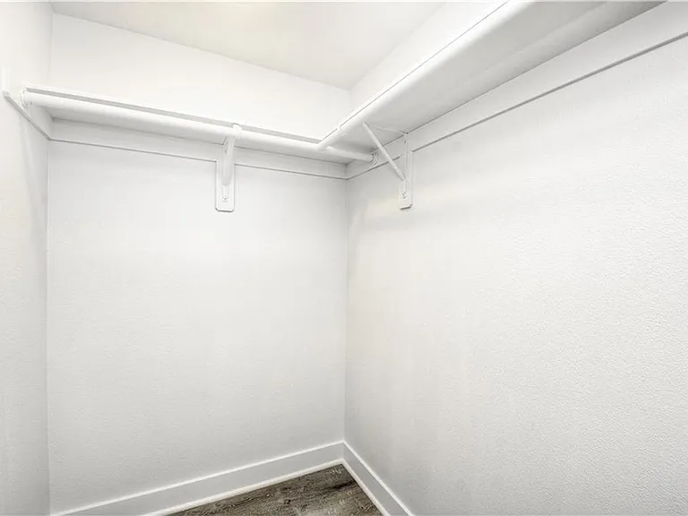 375 Termino Ave — Photo 10