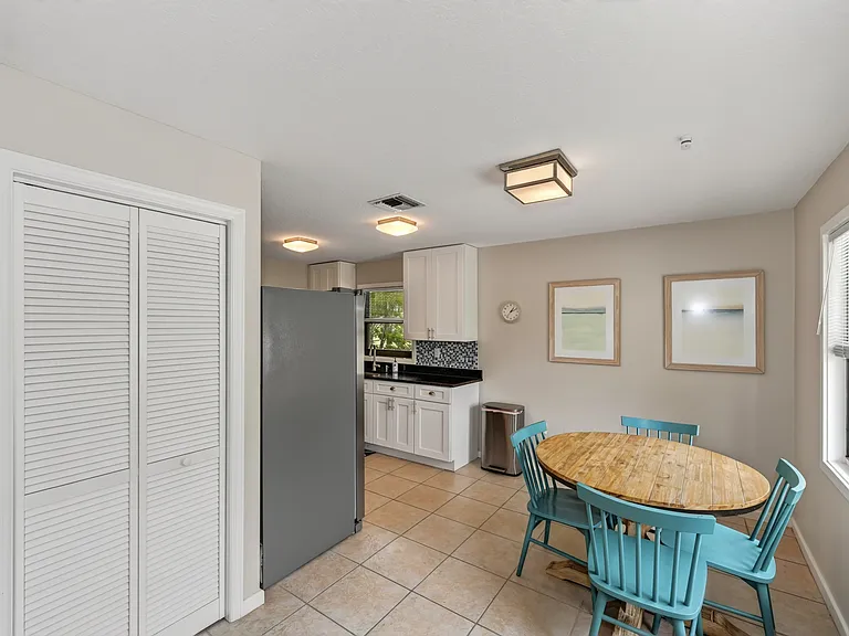 2475 Alameda Ave #B — Photo 3