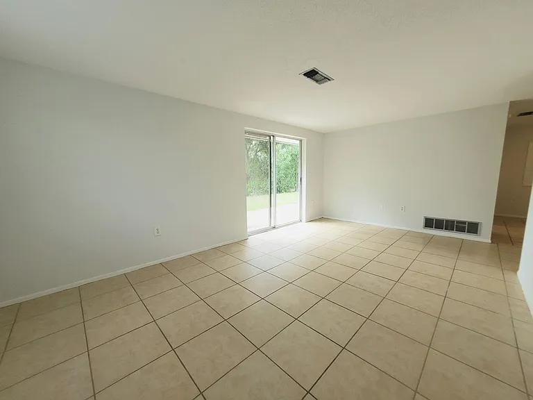 6916 Brentford Rd — Photo 6