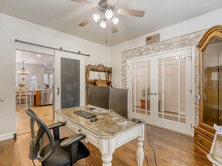 dedicated office space/dining space