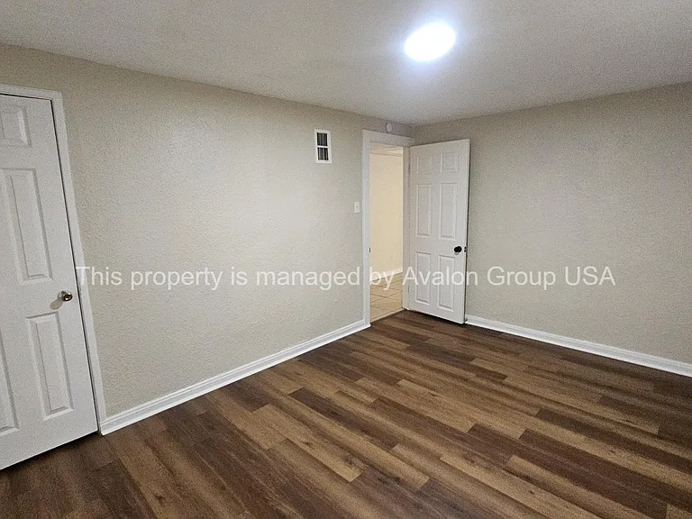9831 Ridge Blvd — Photo 2