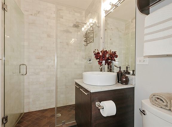 4th image of 4918 S Indiana Ave #4N
