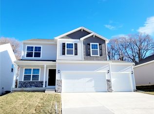 2873 Brook View Dr, Des Moines, IA 50317