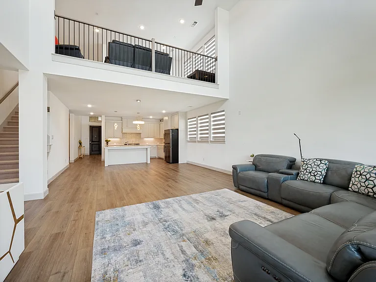 1240 Crescent Ln — Photo 15