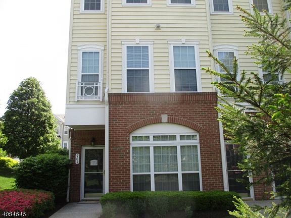 2nd image of 901 Memorial Dr
